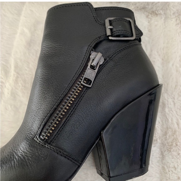 Boots - Picture 5 of 5